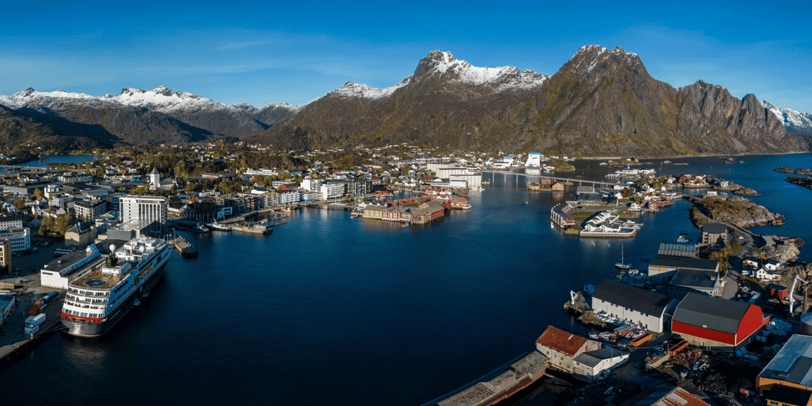Hurtigruten_Svolvaer_(1).png
