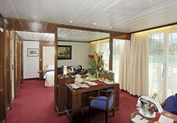 Paul-Gauguin---Owners-Suite.jpg