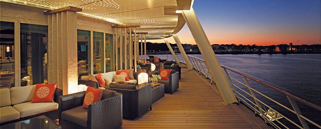 VOY-Horizon-Lounge-Deck_2.jpg